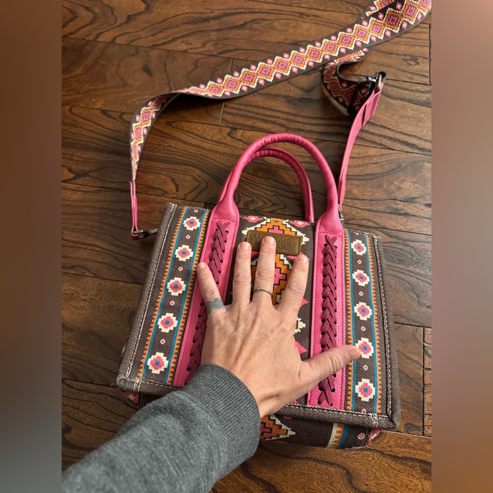 Wrangler southwestern dual sided hot pink Patterned Bag - Picture 2 of 7